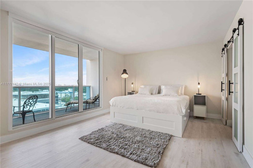 Alquiler Departamento Miami Beach 2 Amb/ Playa Y Cochera Roney Palace / 1 Hotel Complejo 5 Estrellas. 3 Piscinas, Jacuzzi, Acceso Directo A La Playa 5 Cuadras De Lincoln Road. 2301 Collins Ave.