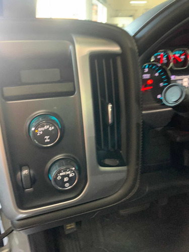 Imagen 8 de 14 de Gmc Sierra 5.4 Cab Reg At 4x4 2018
