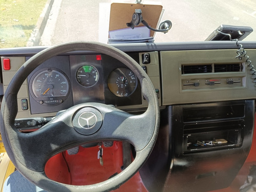 Imagem 14 de 25 de Caminhao Mb 710 Plus 2012