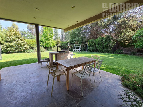 Casa En Venta De 4 Dorm. En Chicureo Poniente