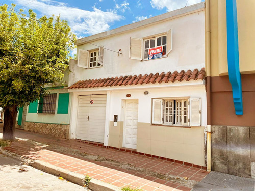 Imagen 2 de 20 de Venta De Amplia Casa Céntrica De 3 Dormitorios C/ Cochera En Cosquín