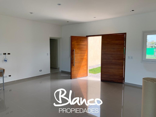 Casa A Estrenar, Sobre Lindisimo Lote, Dentro Del Barrio Haras Santa María - El Molino