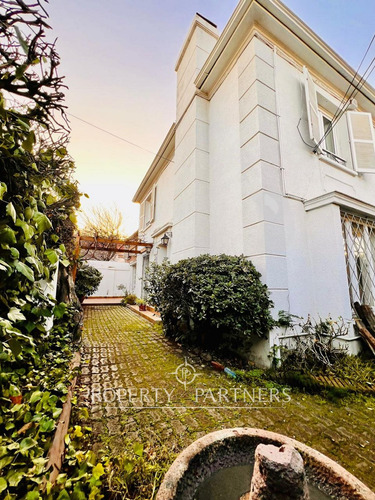 Hermosa Casa En Exclusivo Barrio, Se Arrienda En Ñ...