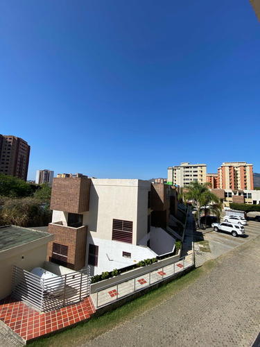 Annic Coronado Vende Townhouse Con Planta 100% Obra Gris En Villas De Aricagua, Urbanización Mañongo 269909