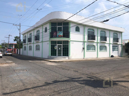 Edificio En Venta En Esquina Con Salones Para Eventos Diversos Y Oficinas Todo Climatizado