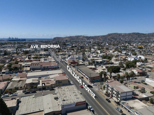 Edificio De Locales Comerciales Y Deptos En Venta, Calzada Cortez, Ensenada, B.c