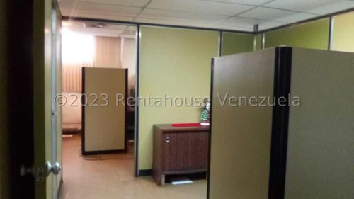 Edificio Industrial Con Mucho Potencial En Venta En La Yaguara Smb 24-10718 Yy