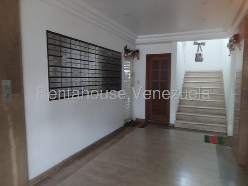 Bello Apartamentoen La Av. Cuatricentenaria De Valencia Piso 1, Acabados De Lujo, Amoblado, 3 Hab. 2 Baños. Cocina Equipada Y Empotrada, Enrejado Estupendo Condominio Conservado, Sala Comedor, Family