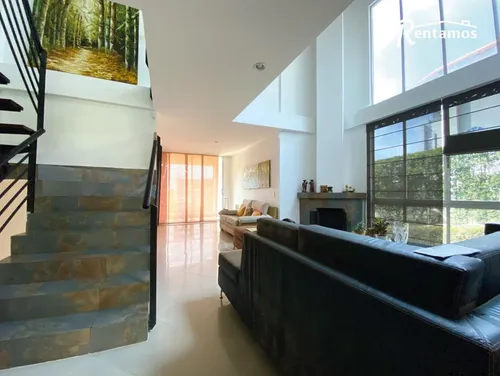 Casa En Arriendo En Loma Del Escobero. Cod A11426