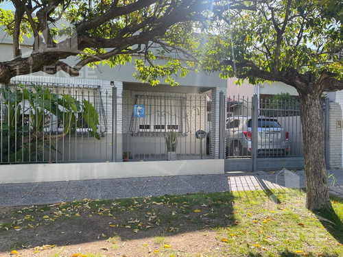 Casa 5 Ambientes Con Jardín En Venta - Quilmes Oeste