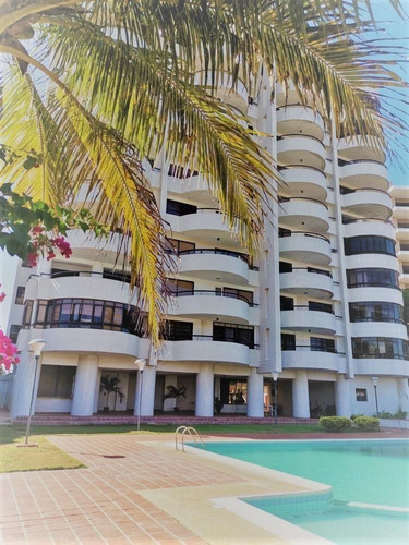 Estetico Y Luminoso Apartamento En Venta En Costa Azul