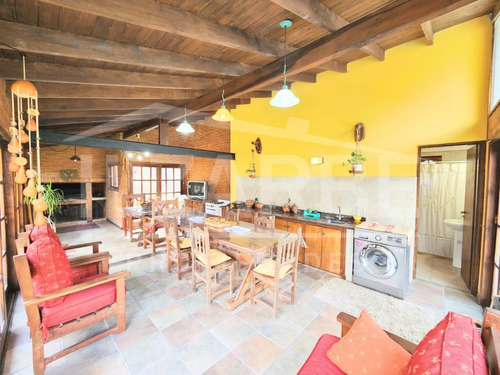 Distinguida Casa En Barrio Centro