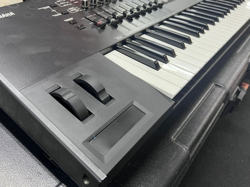 Workstation Yamaha Motif Xf7 Com Case Gator Gkpe88