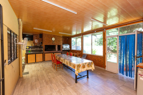 Casa 5 Amb Venta En Tesei Quincho Jardin Excelente