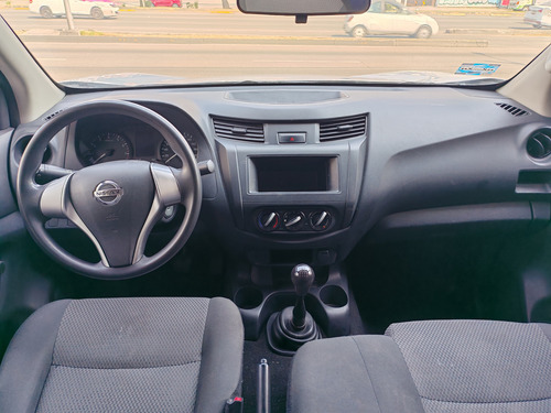 Nissan NP300 2.4 Doble Cabina Se Aa Pack Seg Mt