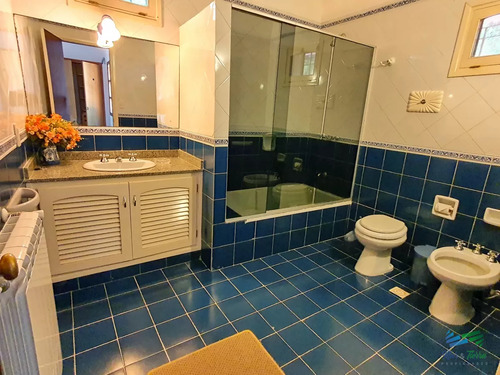 Vendo Casa 4 Dormitorios, Terreno 3.000 M2, Piscina, En Brava, Punta Del Este