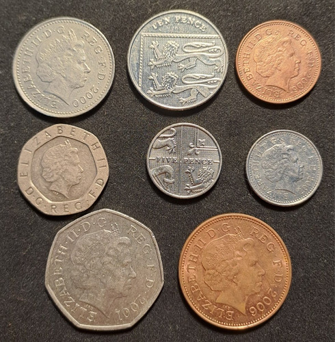 Inglaterra X 8 Monedas Diferentes Incluye 50 Pence 2001.