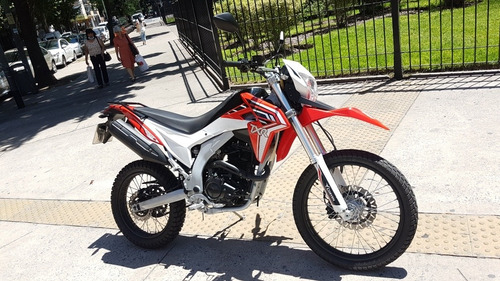 Imagen 2 de 15 de Corven Triax 250l Financio Permuto Qr Motors