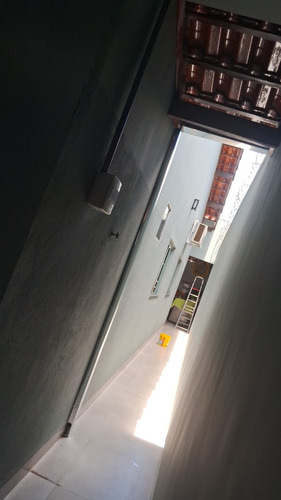 Casa 03 Quartos Sendo Um Suíte, 01 Banheiro Social