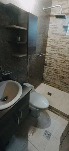 Imagen 8 de 17 de Se Vende Casa Urb Los Samanes