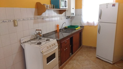 Casa Con Parque, No Se Comparte. Tiene Reja En El Frente De La Casa.