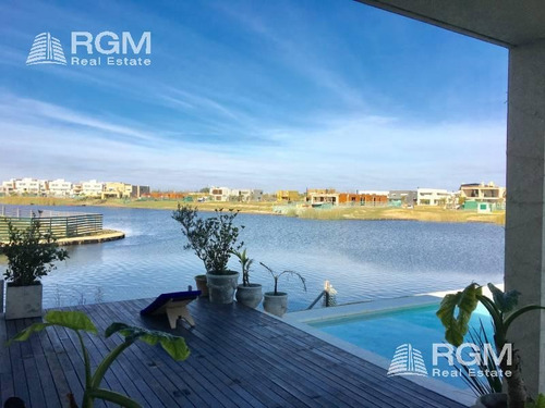 Imagen 5 de 19 de Venta De Casa Al Lago Barrio Castaños