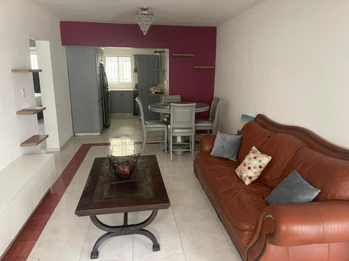 Alquilo Apto. De 3 Habitaciones En Gazcue, Oportunidad