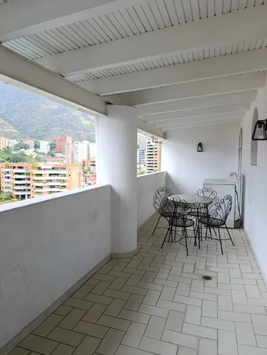 Se Alquila Apartamento En La Urb. Sebucan Con Vista Al Avila Y No Falta El Agua