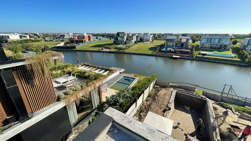 Casa A Estrenar En Virazon-lote A La Laguna-excelente Calidad Constructiva