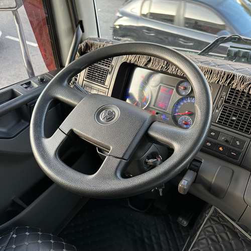Vw 30 330 Ano 2023 Baú Gancheira 8x2 Leito Financia Até 100%