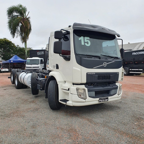 Imagem 3 de 14 de Caminhão Bitruck 8x2 Volvo Automatico Ishift Vm 330 Rs