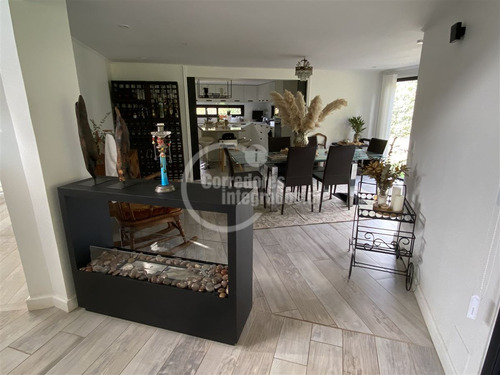 Casa En Venta De 4 Dorm. En Lo Barnechea - El Arrayán