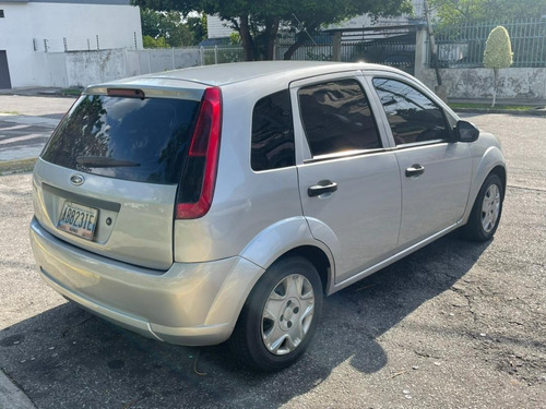 Imagen 4 de 9 de Ford Fiesta Move Sistema Gas Activo