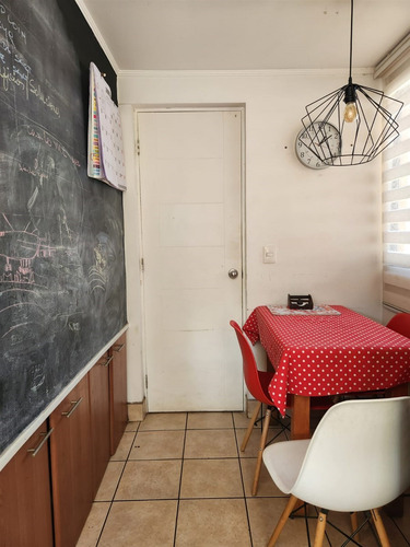 Casa En Venta De 3 Dorm. + Servicio En Colina
