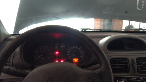 Renault Clio Sedan 1.0 16v Rn 4p 2001