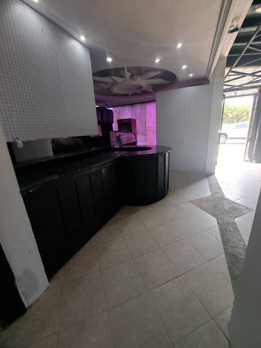 Local Comercial En Venta O Alquiler Ubicado En Cdn Las Quintas Naguanagua