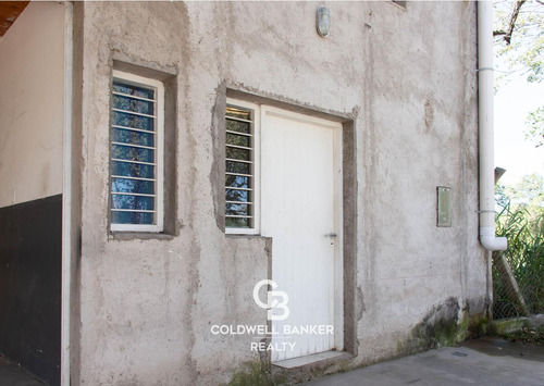 Galpón En Cerrillos De 200 M2, Más 6 Estufas Y 1 Departamento De 2 Dormitorios.