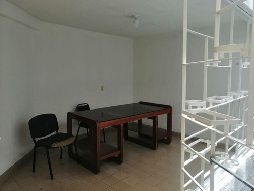 Imagen 4 de 15 de En El Corazón De La Ciudad; Hazte De Esta Casa Con Local Co