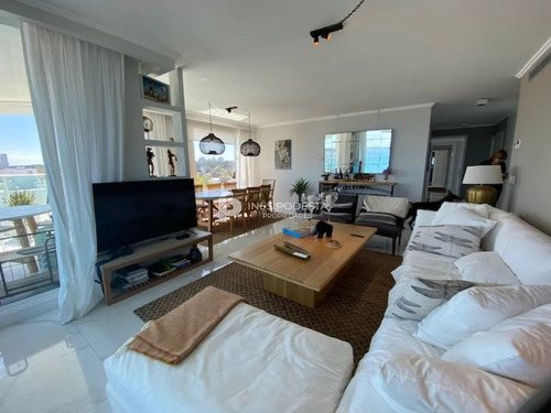 Paramount Esquinero En Alquiler De 4 Dormitorios En Suite