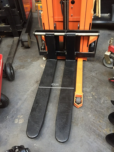 Apilador Semielectrico Equus 1500kg 3m
