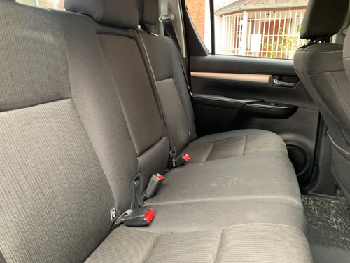 Imagen 10 de 13 de Toyota Hilux 2.8 Cd Srv 177cv 4x4 At