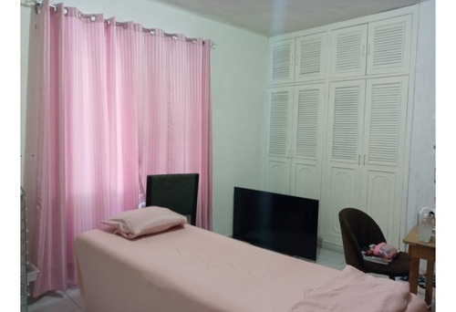 Casa En Venta En El Centro, De 6 Recamaras, Locales Y Piscina