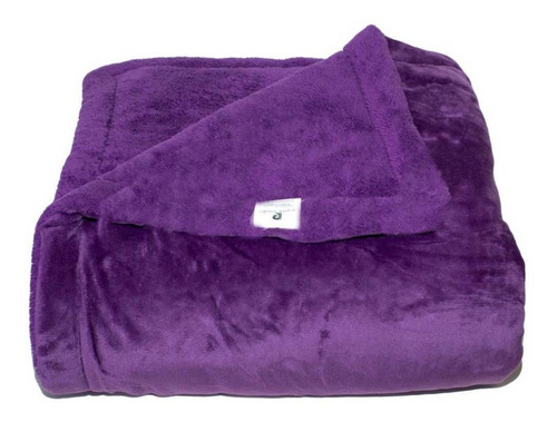 Frazada Pierre Cardin Corderito color violeta con diseño lisa de 260cm x 240cm