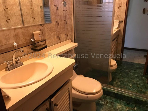 Hermosa Casa De Una Planta Con Grandes Espacios Y Bella Terraza En Santa Paula. Mls # 25-13494 Lp