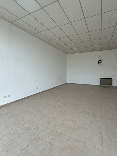 Local En Venta Marcelo T. Alvear E/ Hipolito Yrigoyen Y Belgrano Precio U$d149.000