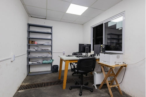 Imagen 6 de 30 de Venta Galpon Con 4 Oficinas Villa Lynch. Permuta