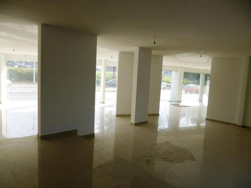 Venta De 3 Locales Comerciales A Estrenar En Buceo Frente Plaza Italia