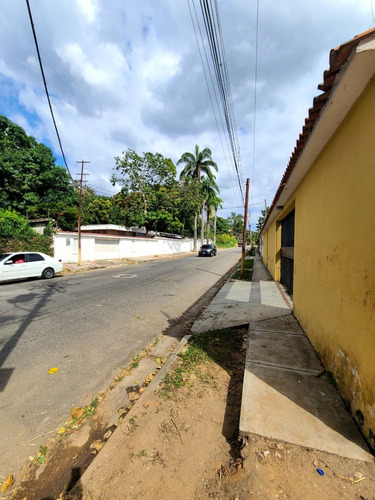En Venta Terreno De 1243mts, Excelente VĂas De Acceso, Zona Residencial Ubicado En Urb. Colinas De Guataparo, Valencia