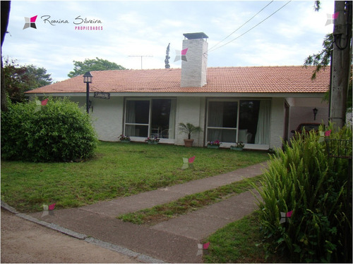 Casa En Mansa, 3 Dormitorios *- Ref: 7789