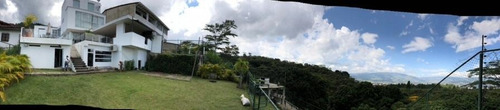 Imagen 8 de 14 de Casa De Tres Plantas En La Urbanización Colinas De Pirineos
